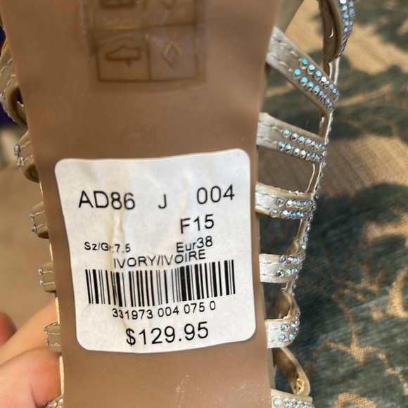 LE Chateau size 7.5 ivory heels with crystals - Picture 7 of 7